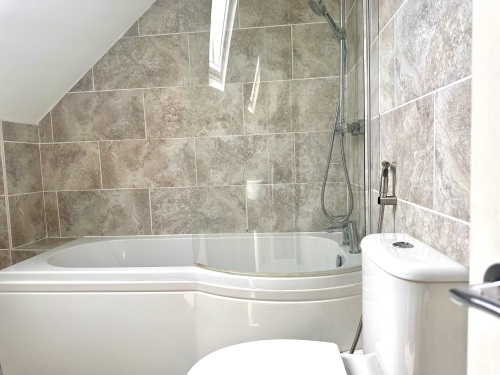 Relax in the bath - Tavener Close Wirral