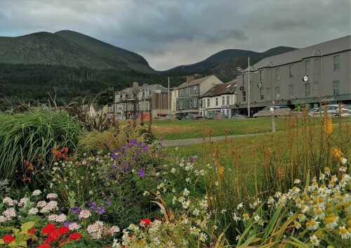 3 bedroom boutique art apartment with sea views