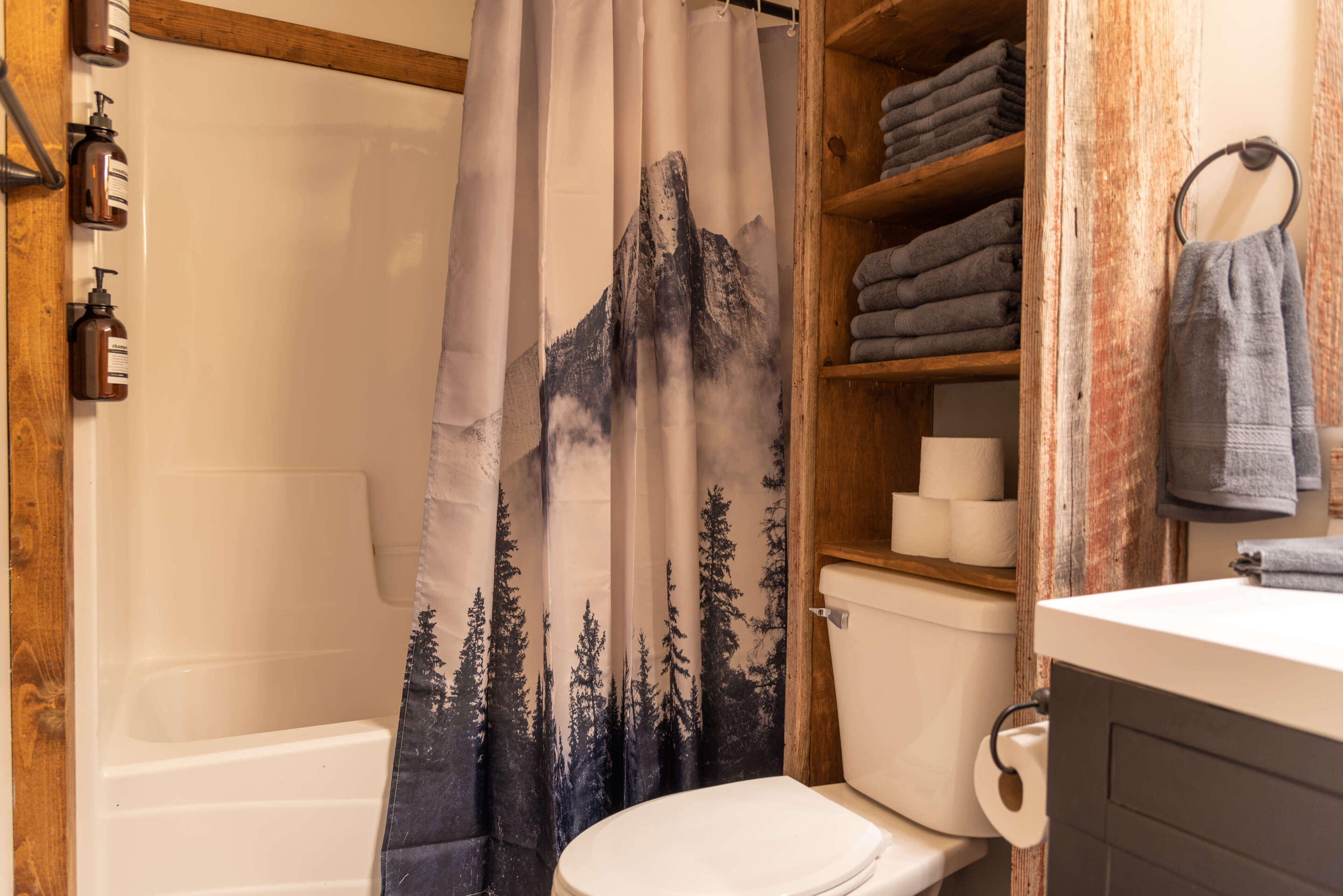Majestic Lodge | Photo 38