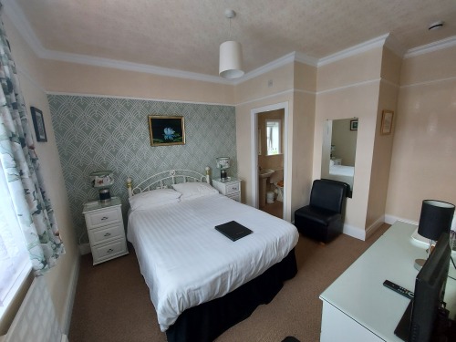Double room-Standard-Ensuite with Shower-Rhuddlan