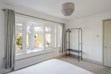 Bedroom clothing rack