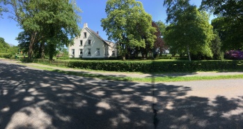 Steinhaus Hof und Garten