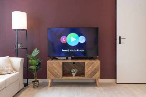 Smart TV with Roku streaming so you can relax with your favourite shows after a day exploring Folkestone.