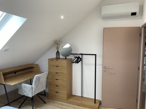 espace travail chambre grise