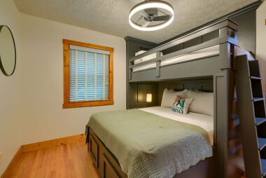 Beautiful bunk beds perfect for 3 kids