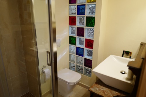 Ensuite bathroom for main bedroom