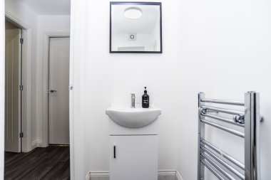A clean and accessible ground-floor toilet, ideal for busy mornings and larger groups.