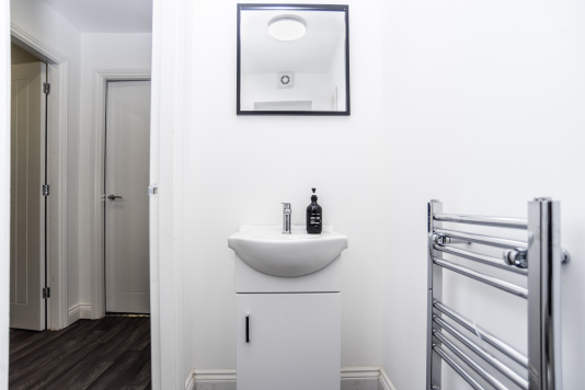 A clean and accessible ground-floor toilet, ideal for busy mornings and larger groups.