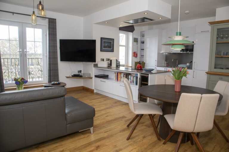 Royal Gardens Apartment 11