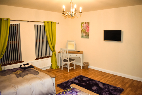 Luxury-House-Whirlpool bath-Mountain View