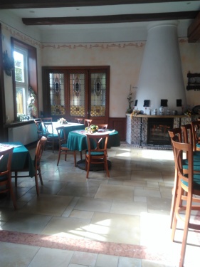 Kamin mit Theke