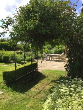 Mulsford Cottage B&B - Terrace & Garden