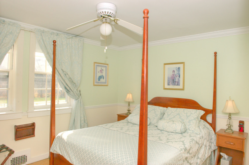 C2 Carriage House - Queen-Queen-Ensuite-Standard-Woodland view - Base Rate