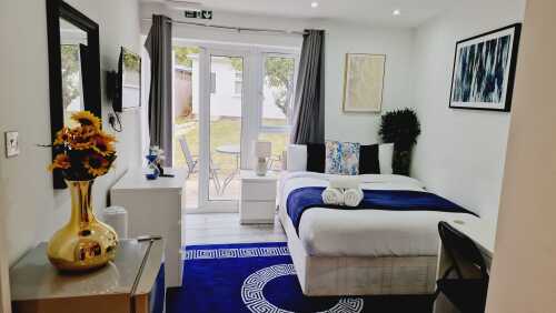 Bedroom and garden view 