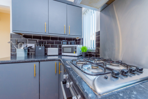 Fully equipped kitchen with washing machine, tumble dryer, fridge freezer, hob and ove, 