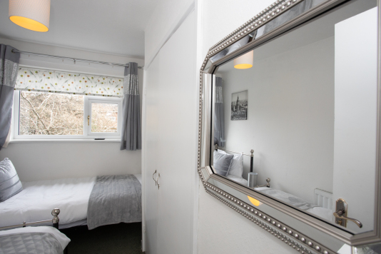 Single beds - Bedroom 4