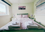 Bedroom 1: Double bed