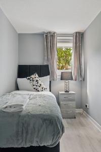 Singe bedroom