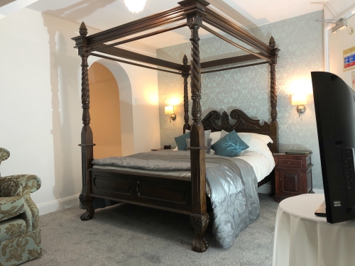 Superior Junior Family Suite -4 poster and bunks with Ensuite shower over a bath & Sea Views