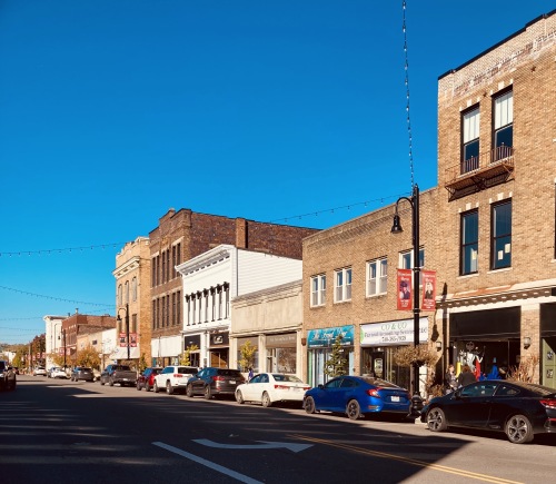 Minutes to restaurants and shops in downtown Logan