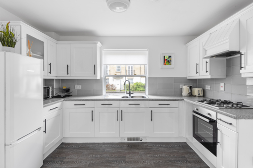 A stylish, modern kitchen designed for both convenience and creativity. Sleek worktops, quality appliances and thoughtful layout make cooking a pleasure, whether you’re preparing a simple breakfast or a gourmet dinner. Bright, open and beautifully finished, this space invites you to gather, cook and enjoy—where everyday meals feel like a special occasion.