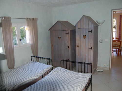 chambre enfants du gite du Luberon, avec 2 lits en 90 cm