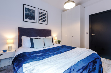 Bedroom 1 (Smart TV)