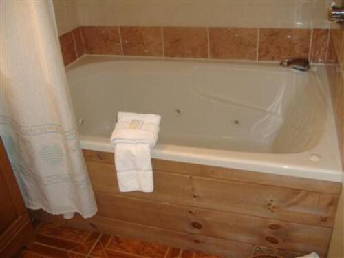 Queen-Deluxe-Ensuite - Base Rate