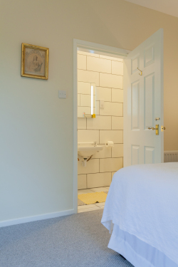 Bungalow-Ensuite with Bath-Countryside view - Base Rate