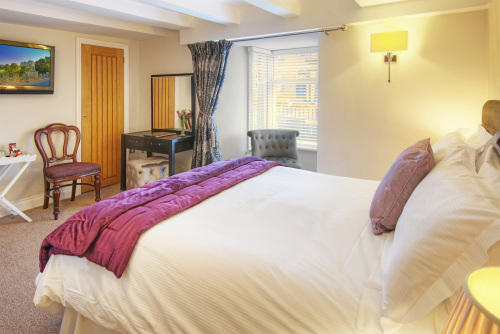 Classic Room 2 - King Bed - En-Suite with Shower (Room Only).