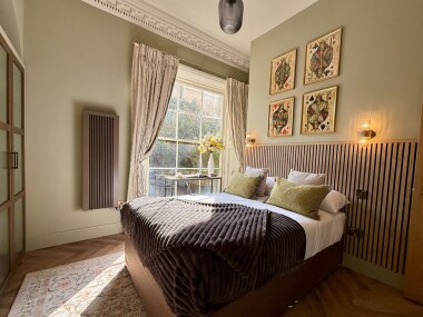 master with king bed