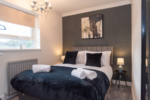 Inviting and cosy bedroom with a comfortable double bed, hotel-quality linen and fresh towels. Enjoy garden views and convenient wardrobe space for an easy home-from-home stay.