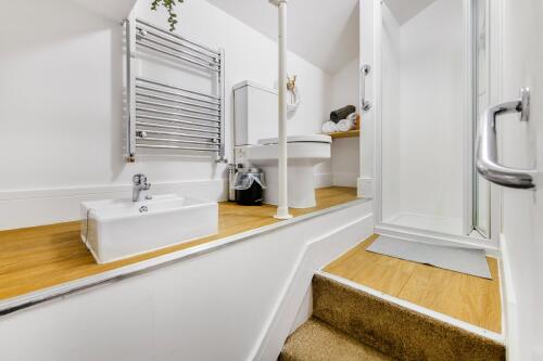 ROOM 4 BATHROOM