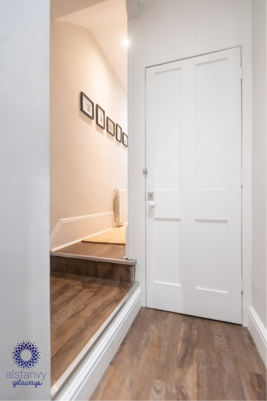 Hallway between the bedroom and the main reception room