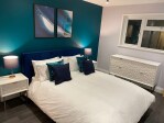 2 Bedroom Flat: King Bed 