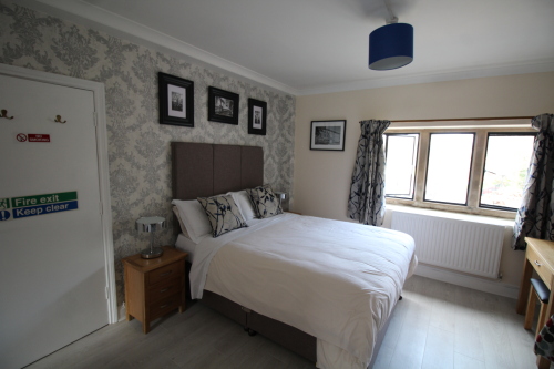 Triple room-Superior-Ensuite with Shower-Lodgemore - Base Rate