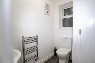 A clean and accessible ground-floor toilet, perfect for larger groups and busy mornings.