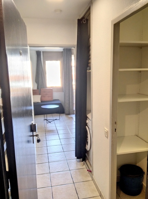 entrée avec machine à laver 