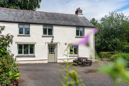 Step inside this 17th-century Devon farmhouse, all whitewashed walls and slate roof