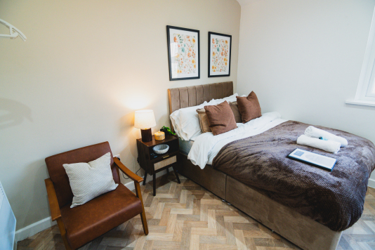 ROOM 9