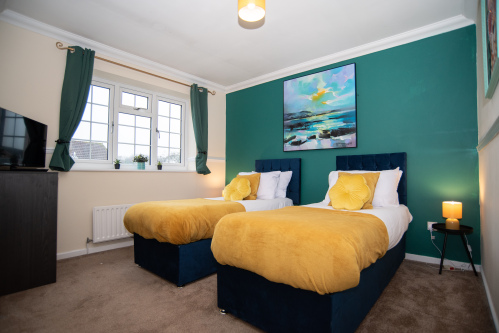 A bright, welcoming master bedroom with a zip-link king-size bed that can be split into singles for flexible sleeping arrangements, featuring an en suite shower room, Smart HD TV and wardrobe storage.