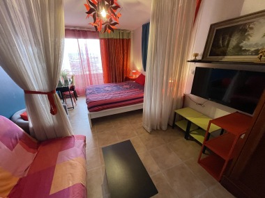 Salon/Chambre 2 avec tv, lit double 160 et canapé lit