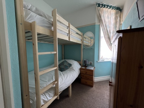 Single room-with Bunkbeds-Ensuite with Shower