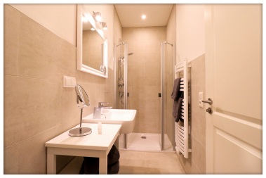 Badezimmer mit Dusche