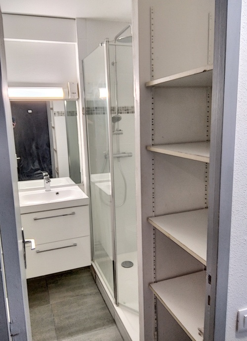 salle d'eau et rangement