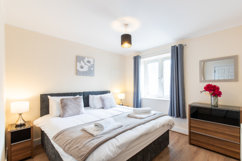 Velvet 1-bedroom apartment with Balcony, Hoddesdon - Super King Set-up