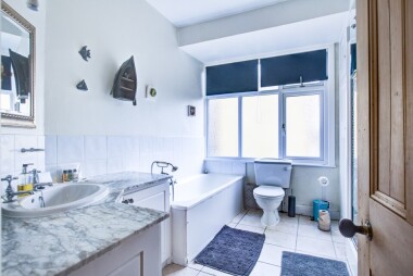 Large bath and walk in shower