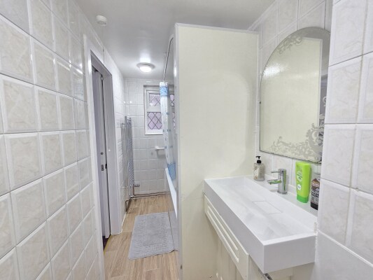 Room 2 bathroom
