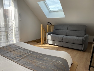 chambre avec canapé-lit avec vrai matelas de 21 cm