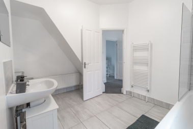 Spacious bathroom with tub